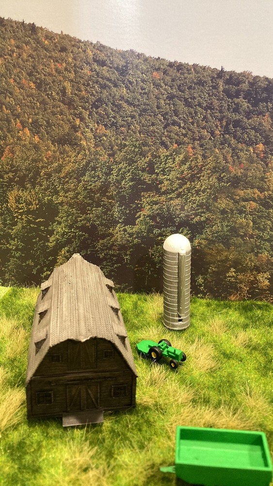 N Scale Weathered Barn Set