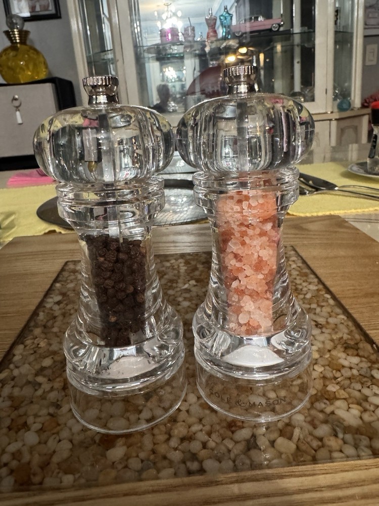 salt and pepper grinder set