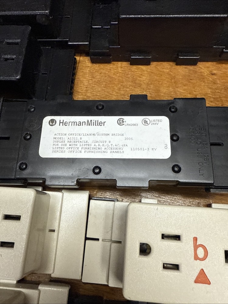 Herman Miller receptacles (58 ) LOT.