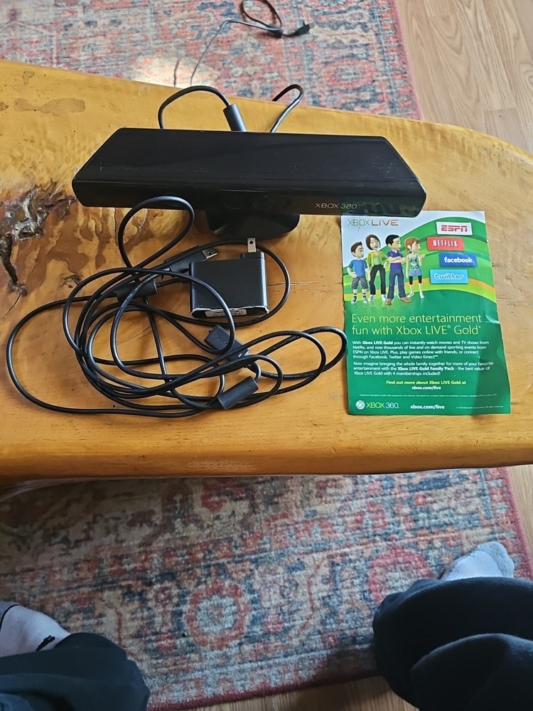 Microsoft Xbox 360 Kinect Sensor With Box No Game