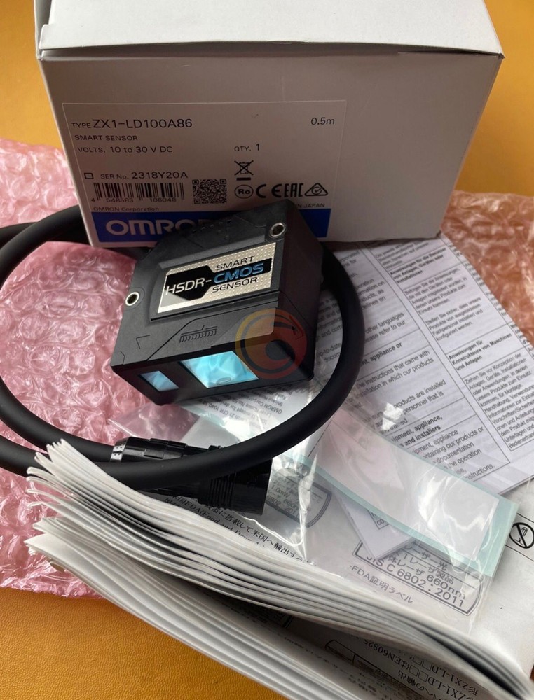ONE NEW OMRON ZX1-LD100A86 Laser Displacement Sensor