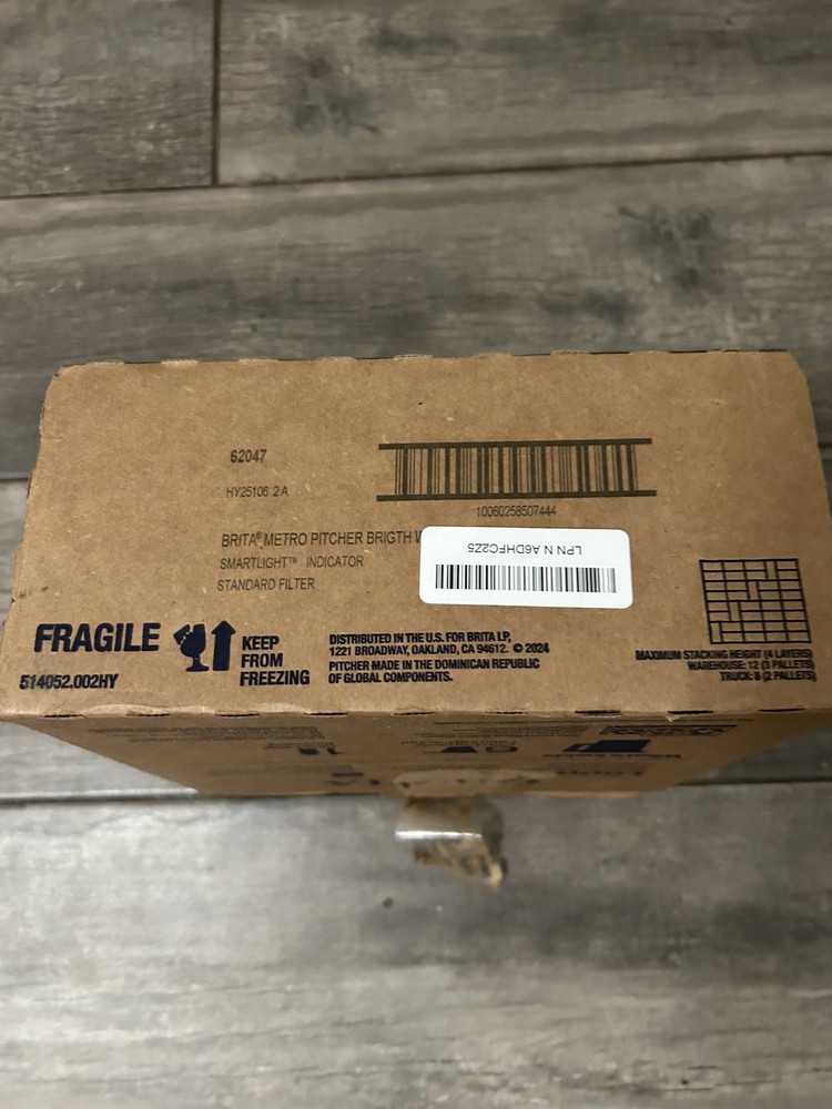 Brita Metro 6-Cup Water Filter Pitcher with SmartLight Filter Indicator - White