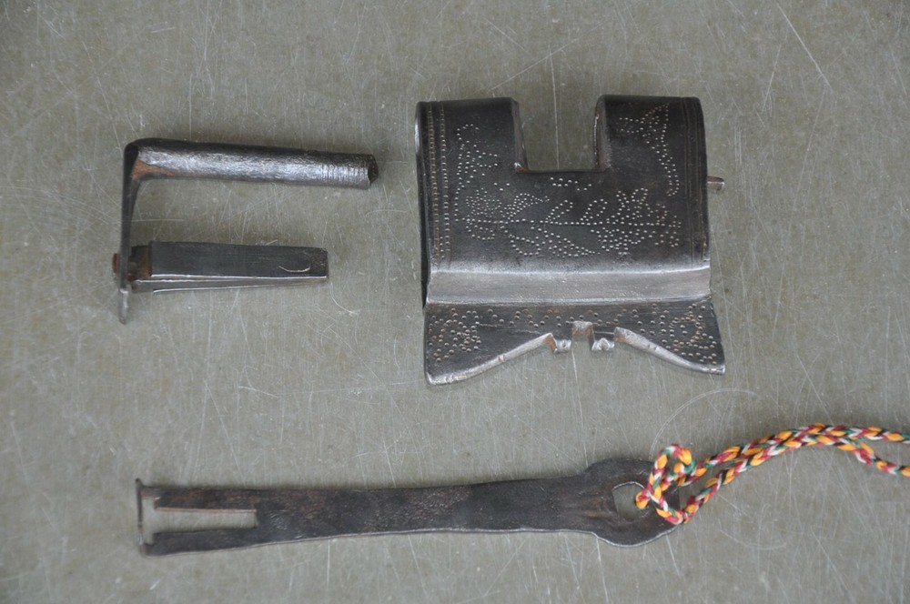 Vintage Iron Handcrafted Solid Inlay Engraved Unique Shape Strip System Padlock