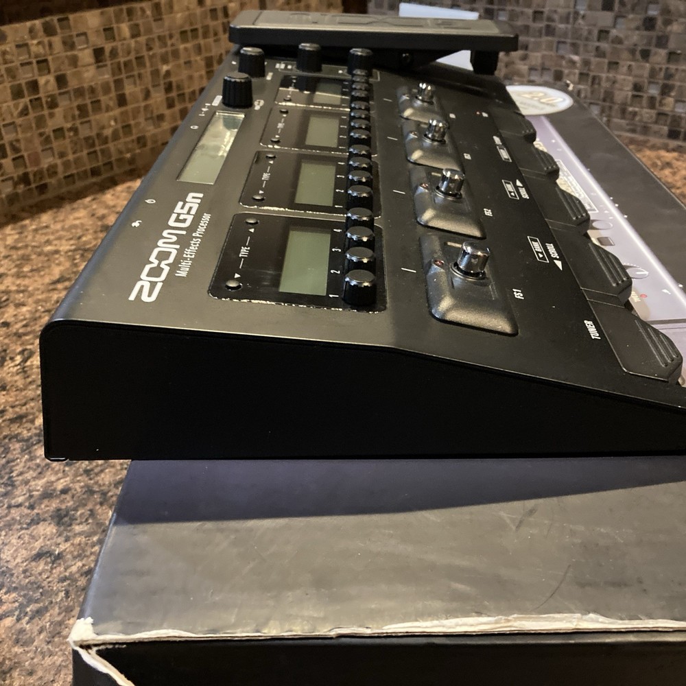 Zoom G5n Multi Effects Processor Effect Guitar FX Pedal EXCELLENT
