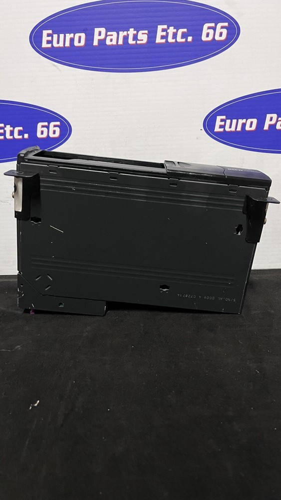 2000-2006 BMW X5 E53 6 Disc CD Changer Player 8211 0028760