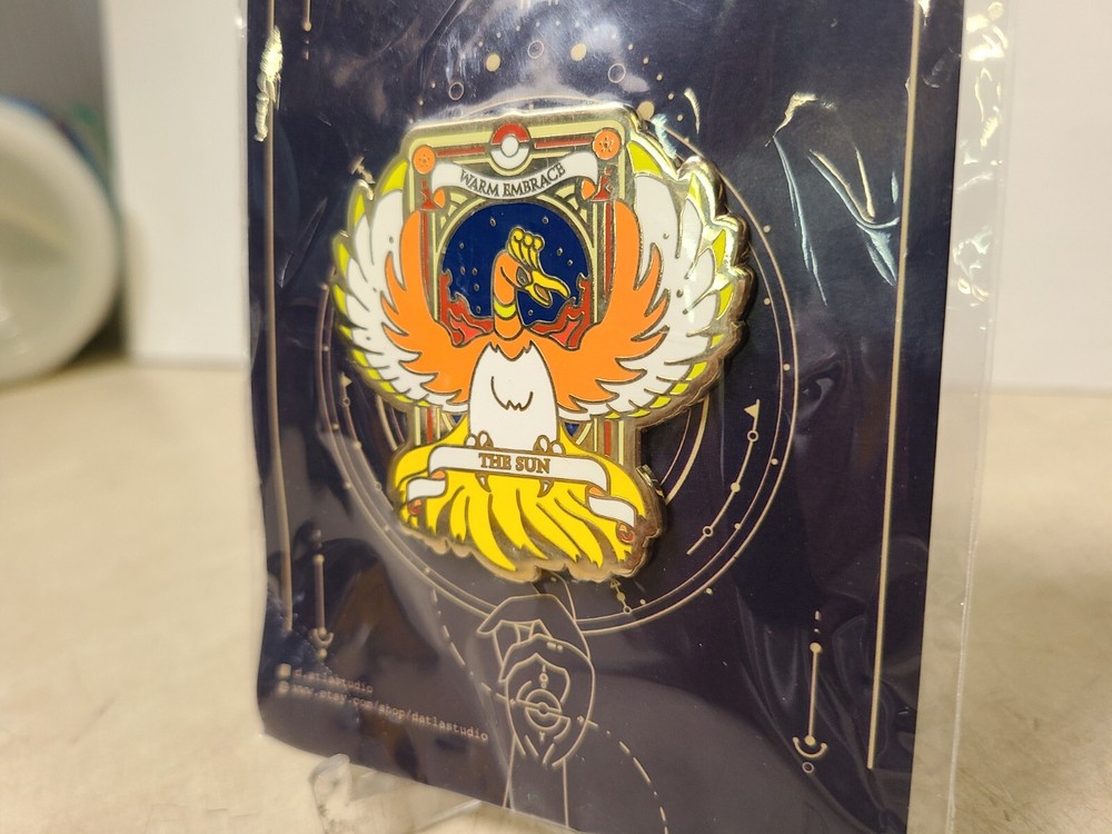 Datlastudio Warm Embrace The Sun Pin