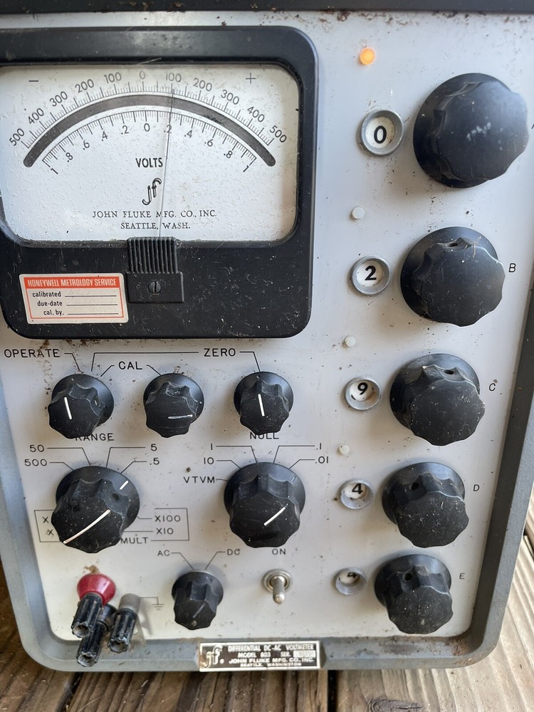 VINTAGE FLUKE 803 VOLTMETER Dc-AC