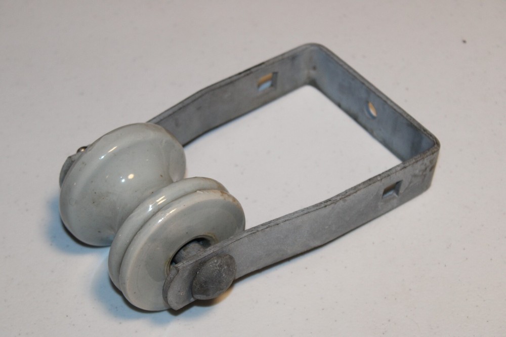 3 Hanging Wheel Porcelain Rope Rollers w/Steel Frame