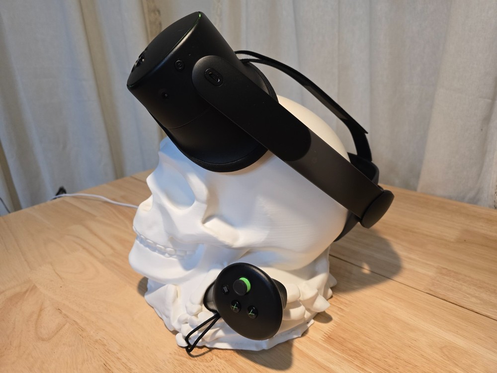 Skull VR Stand Accessories Compatible with Oculus Meta Quest 2, 3 (WHITE)