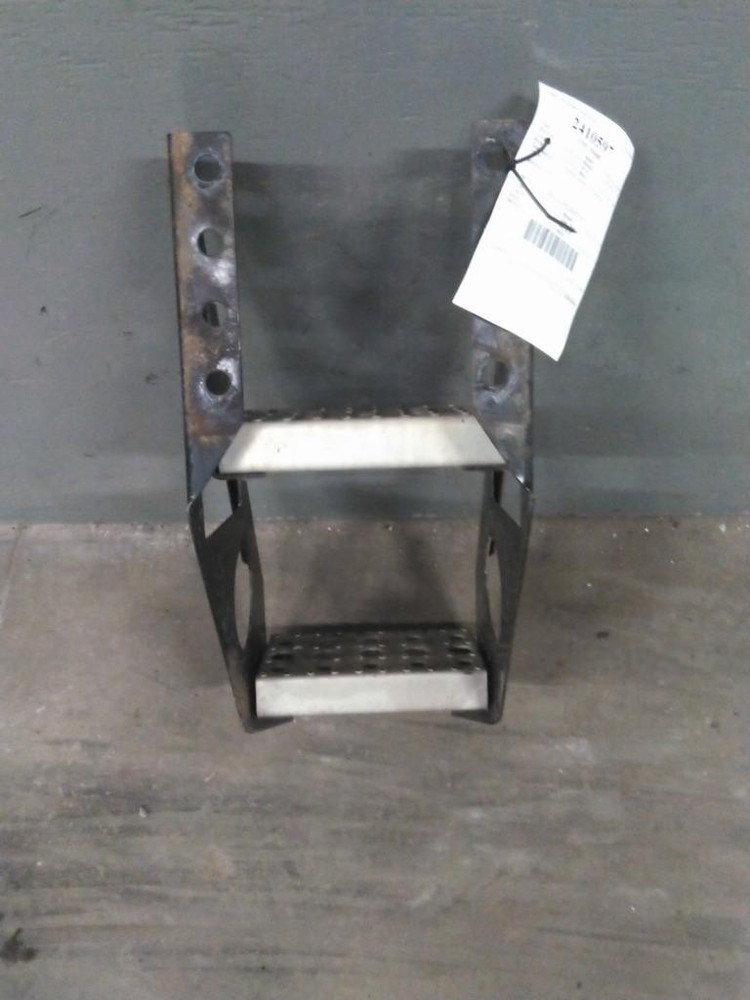 Replaces 2018 FREIGHTLINER CASCADIA 125 FRAME STEP , IL