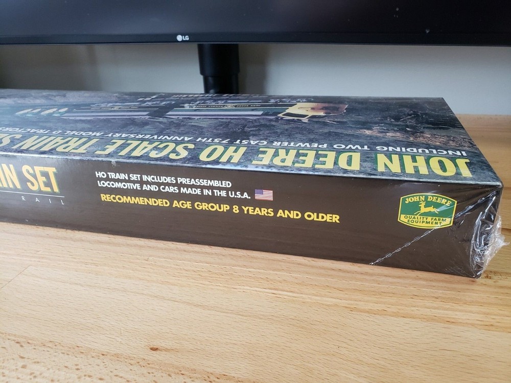 Athearn John Deere HO Scale Train Set Including Two Pewter Model D Tractors