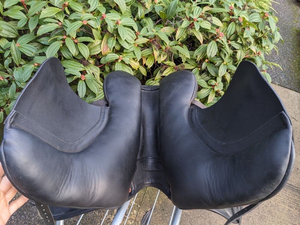 Ideal - EUC - 17" - Technical T&T Dressage Saddle - Short Flap- Adjustable Tree