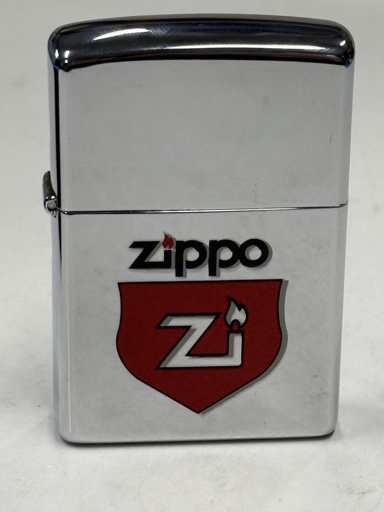 ZIPPO 2000 ZI RED SHIELD POLISHED CHROME LIGHTER UNFIRED IN BOX 787