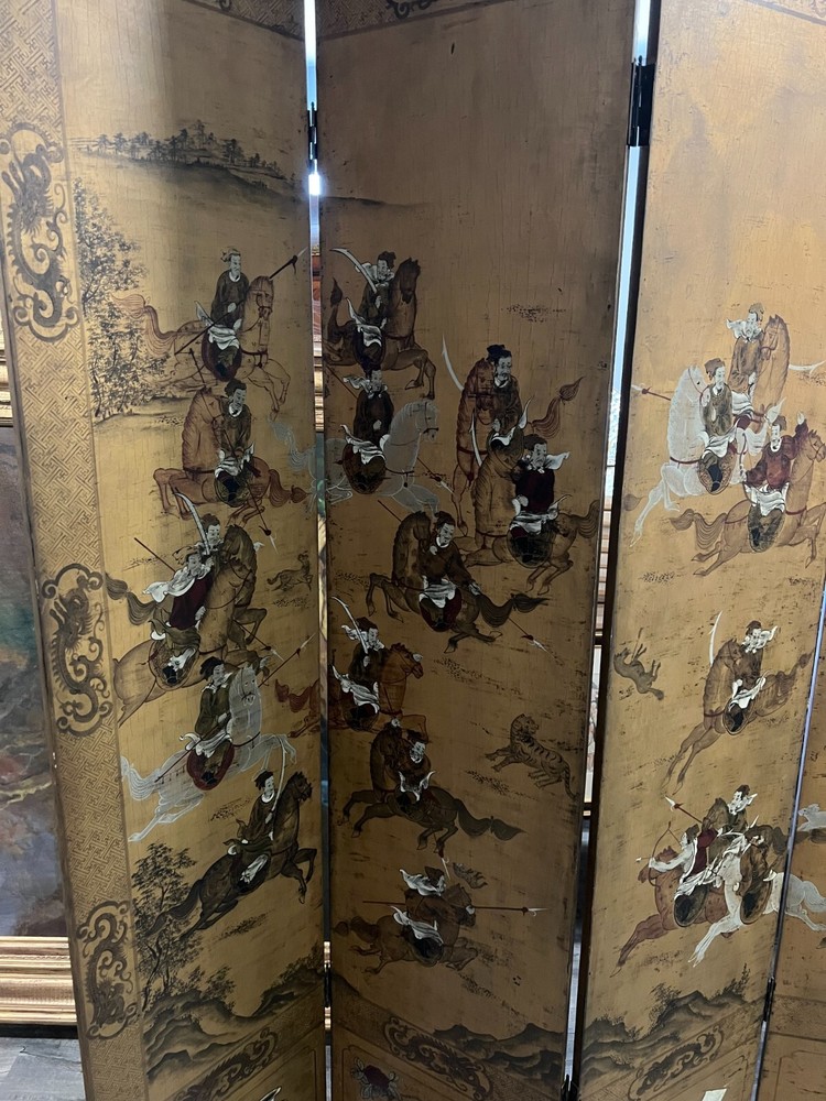 A JAPANESE EIGHT PANEL HAND PAINTED FOLDING FLOOR SCREEN, CIRCA 1900