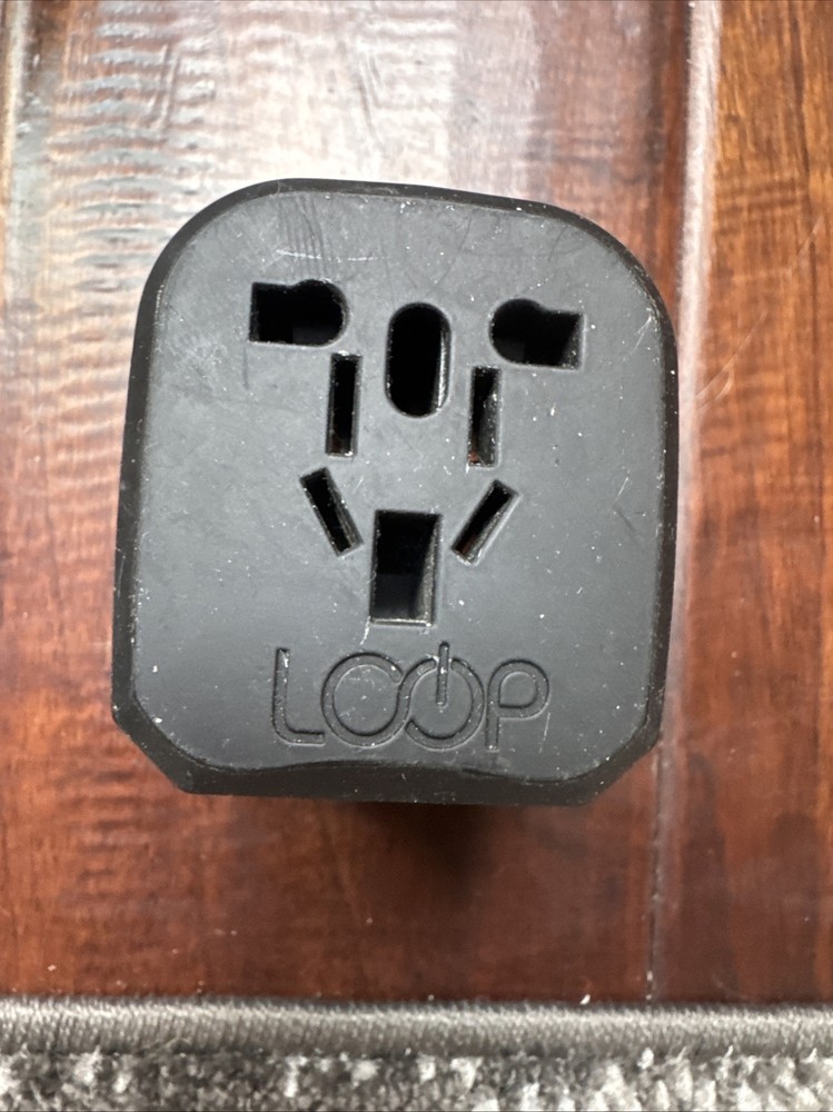 Loop LE-TA01 World Travel Adapter Plug Universal Converter