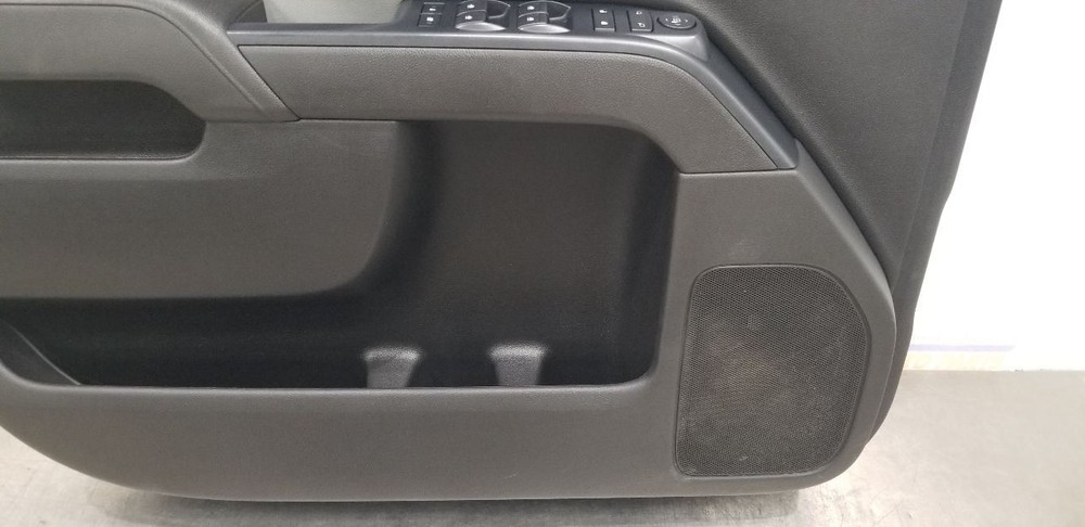 19 GMC SIERRA 2500 SLE CREW CAB INTERIOR DOOR TRIM PANEL FRONT LEFT DRIVER GRAY