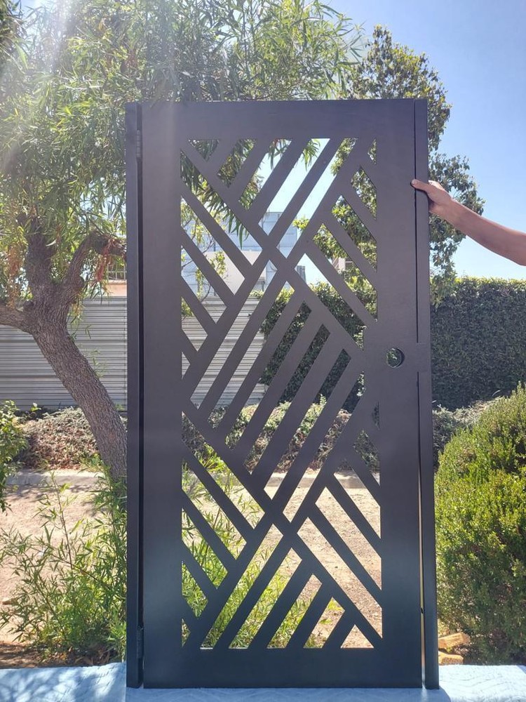Privacy gate for side courtyard | Steel gate | Pedestrian iron gate