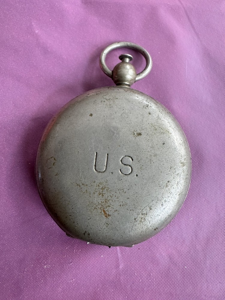 VINTAGE-WWII US POCKET COMPAS- WORKS