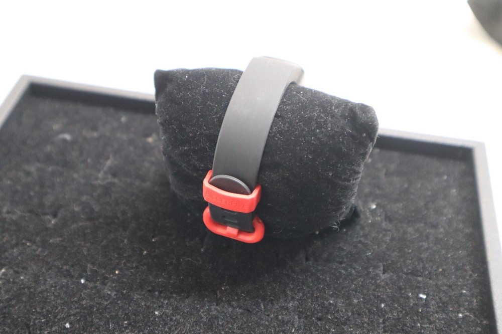 BIGGERFIVE FITNESS TRACKER ***AS-IS*** (NOT WORKING)