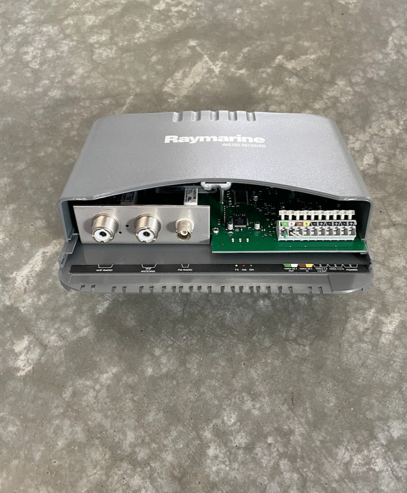Raymarine AIS 250 E03015