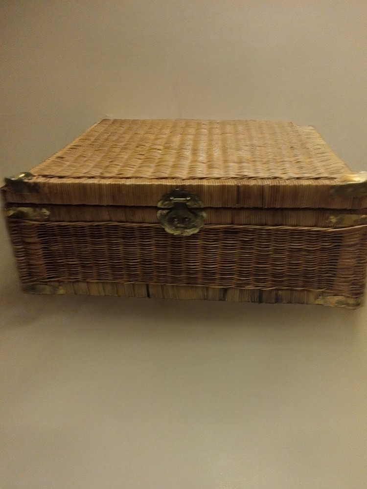 Vintage Wicker Chinoiserie