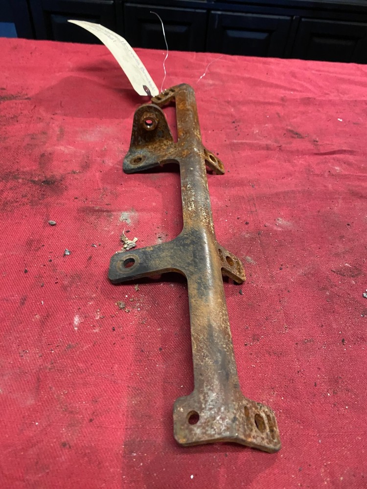 PACCAR MOUNT BRACKET SUPPORT Engine Harness Bracket P11-1221. Paccar