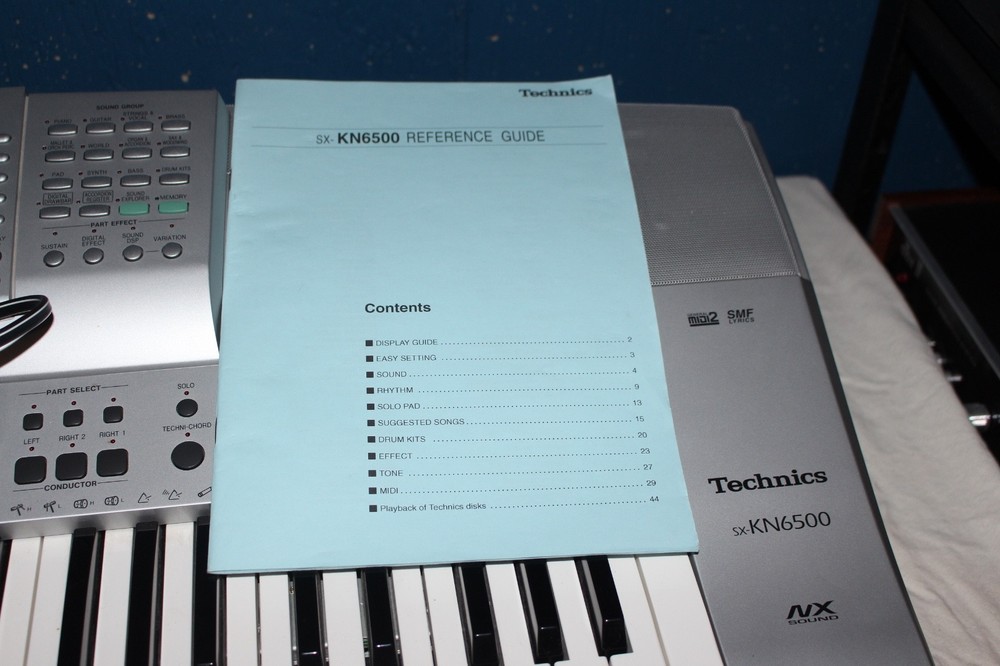 Technics SX KN6500 Digital Keyboard Workstation with extras