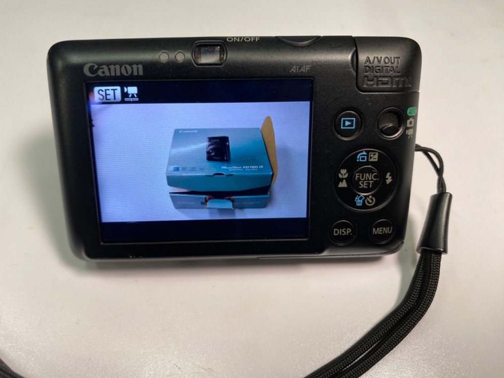 Canon PowerShot Digital ELPH SD780 IS 12.1 MP Compact Camera Bundle *WORKING