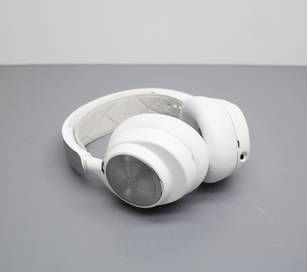 SteelSeries Arctis Nova Pro 61524 Wireless Multi Gaming Headset - White