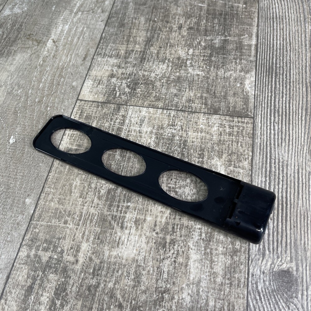 CUISINART DCC-3200 COFFEE MAKER - Carbon Filter Holder