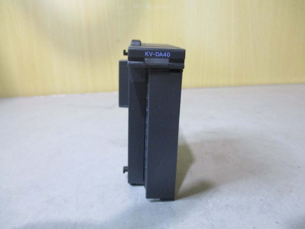 KEYENCE KV-DA40 PLC Analog Output Module USED