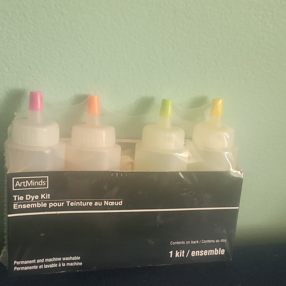 ArtMinds Tie-Dye Kit Squeeze Bottle Permanent Machine Washable