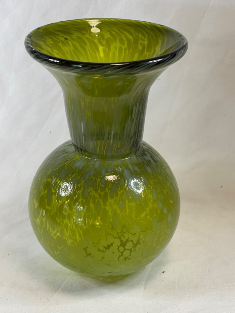 2 blown speckled bud Vases 5441