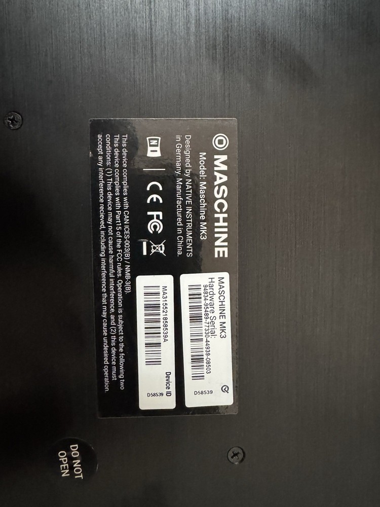 NATIVE INSTRUMENTS MASCHINE MK3 DRUM CONTROLLER