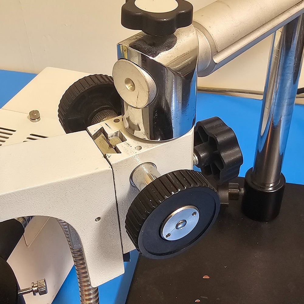 Binocular Zoom Stereo Microscope with Flex Arm Stand 104B