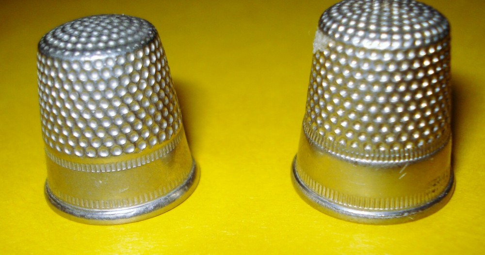 VINTAGE 2 GERMAN THIMBLE SET NICE DESIGN NR