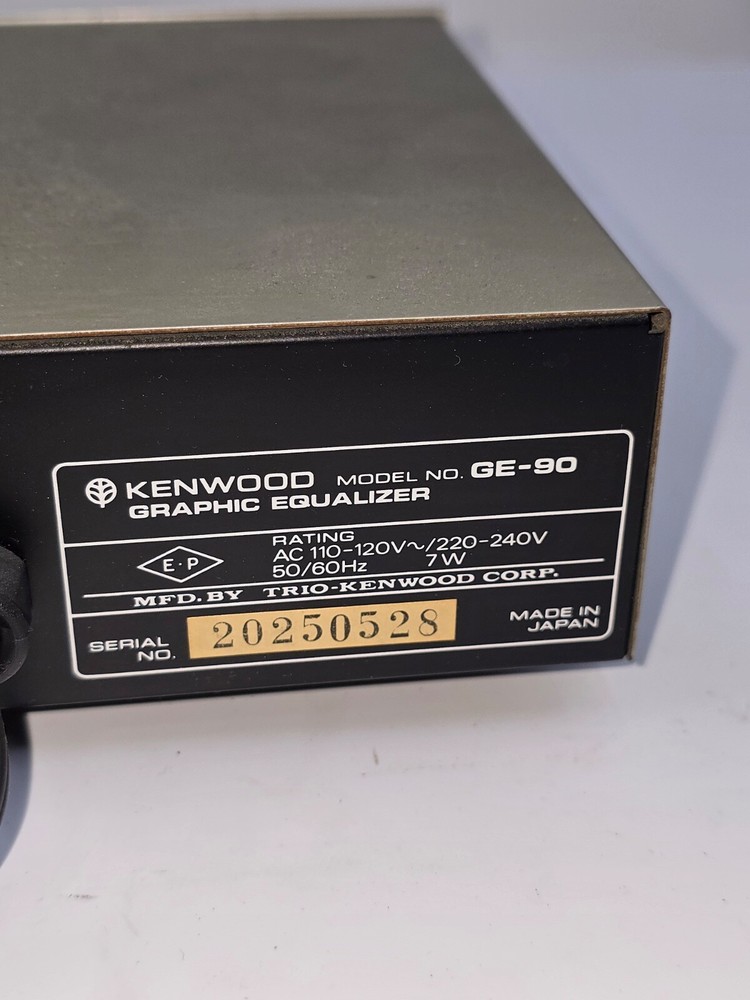 KENWOOD GRAPHIC EQUALIZER, MODEL GE-90, POWERS ON