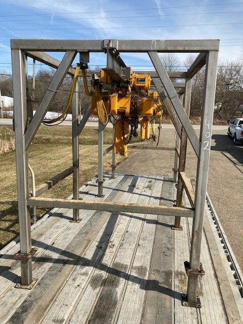 SUPERSACK UNLOADING SYSTEM WITH HOIST AND ACCURATE AUGER FEEDER