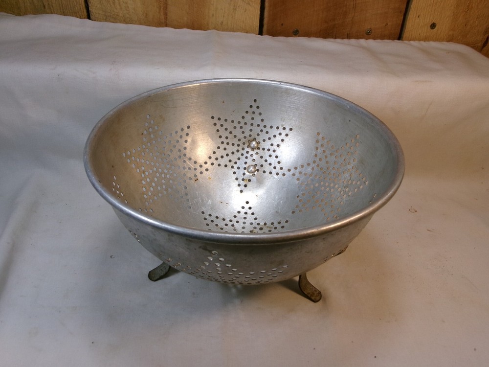 Vintage Aluminum Star Pattern Colander Strainer