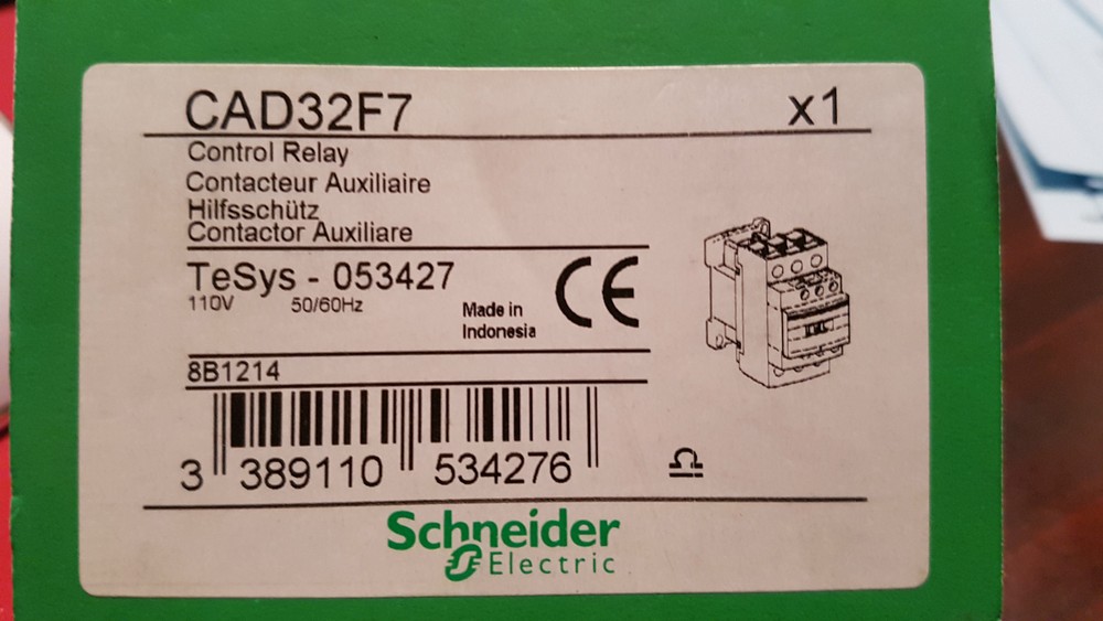 Schneider  CAD32F7 Control Relay, 10 A