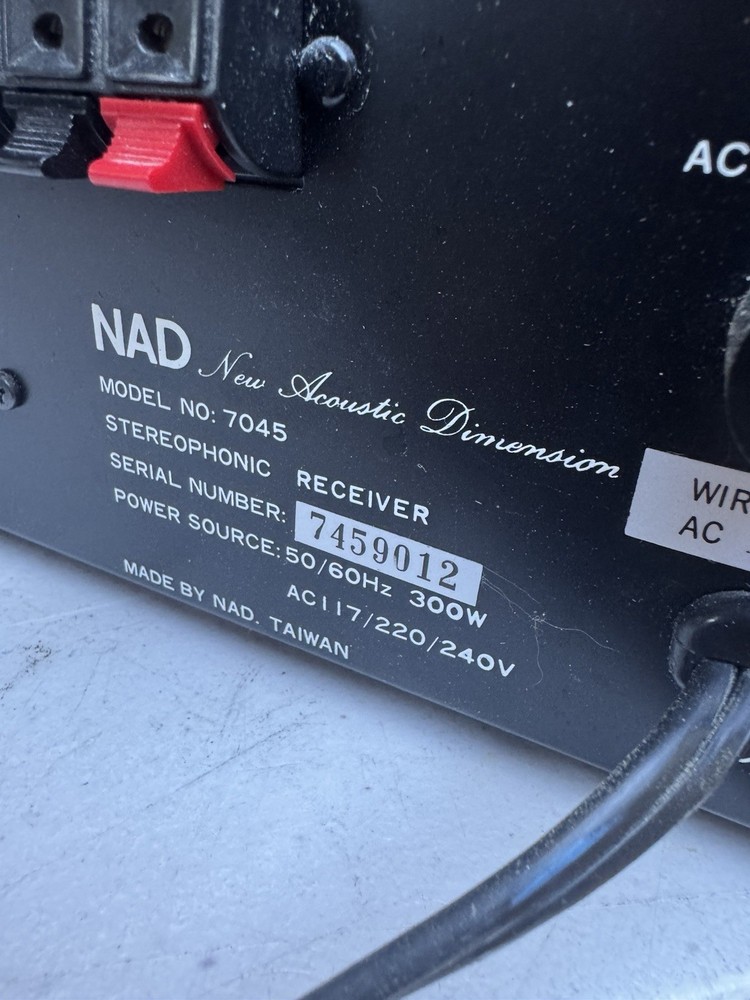NAD 7045 stereo receiver good