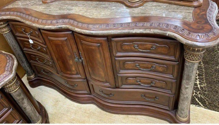 Michael Amini Torino Bedroom Set
