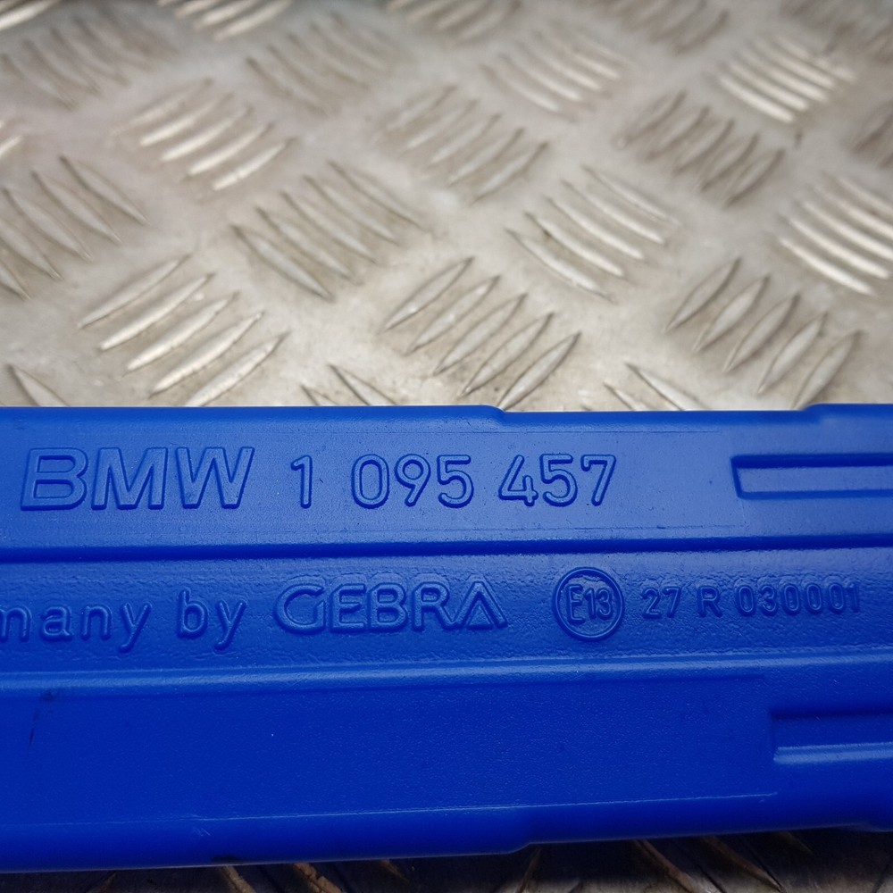 2006 BMW E53 X5 HAZARD WARNING TRIANGLE 1095457 *13