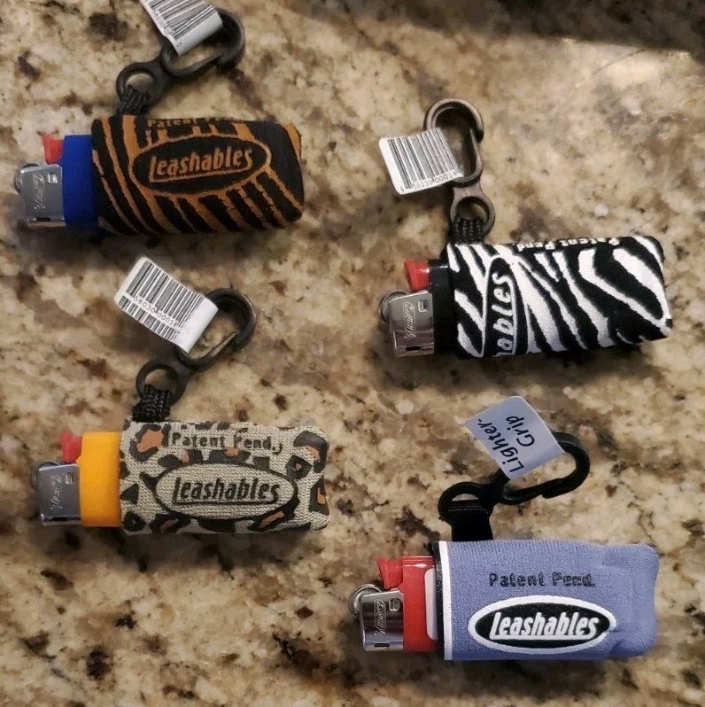 Leashables Lighter Leashes w/ lighter. Sealed NIB Assorted 24 Pack From 2001