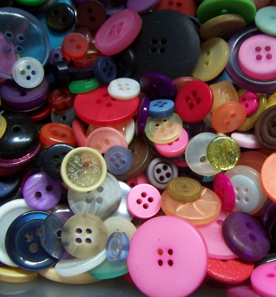 200 New Buttons Assorted Mixed Color and Sizes