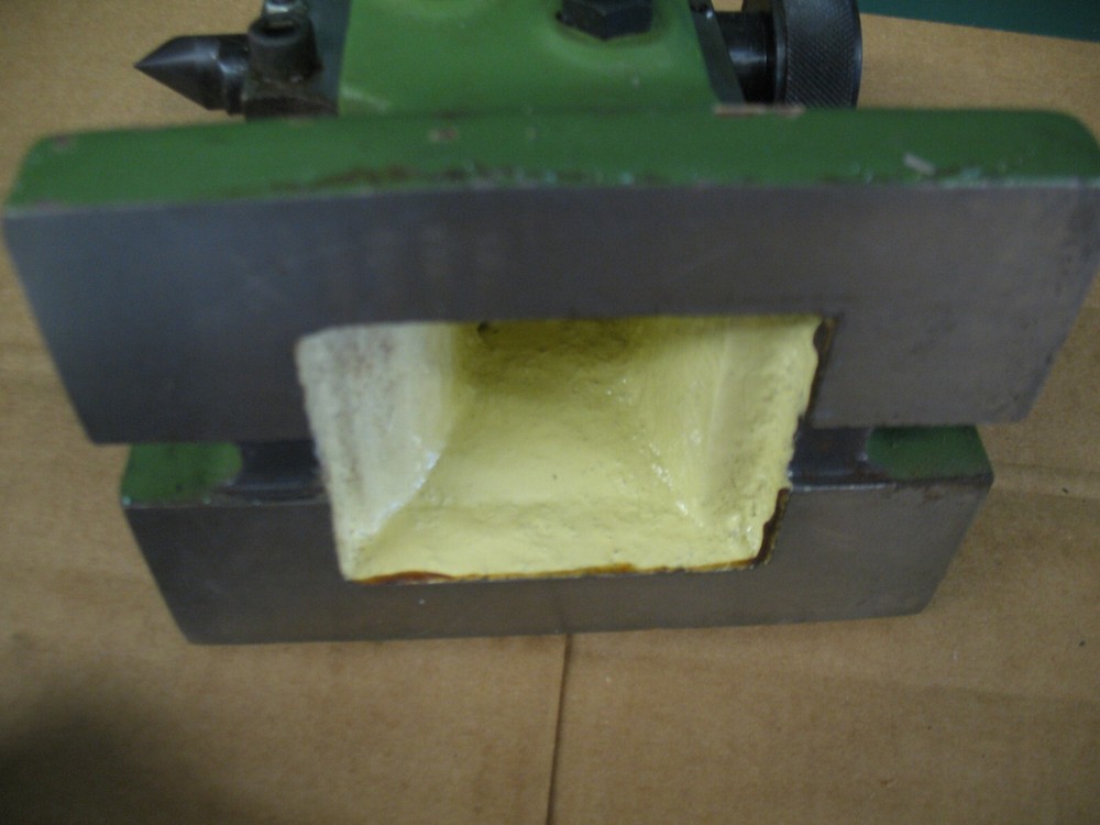 ADJUSTABLE CENTER DIVIDING HEAD APPROX 5"C/L