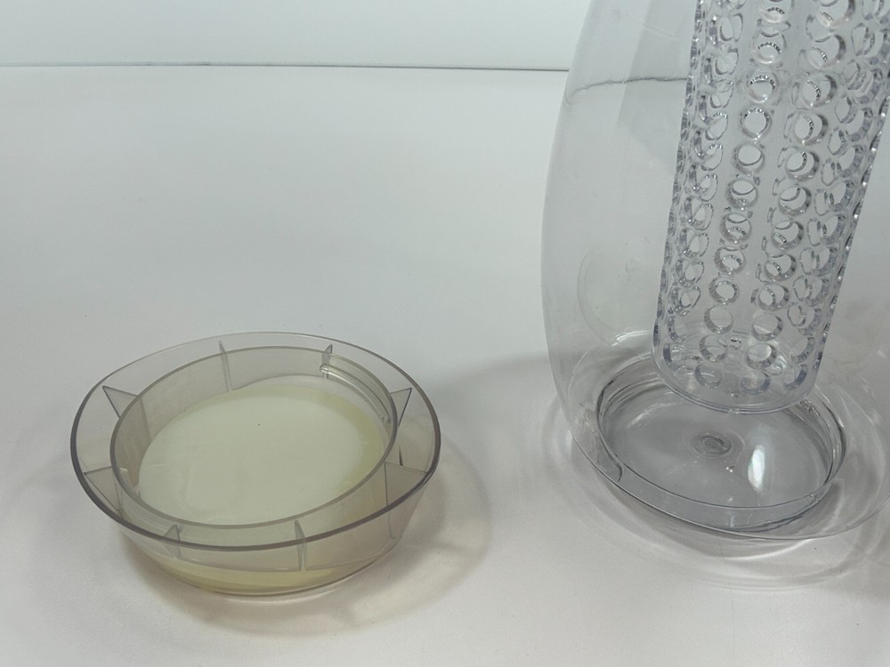 Water Infuser Pitcher- Fruit/Veg. Infusing Water Pitcher With built in ice pack