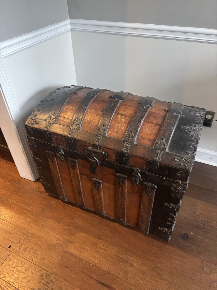 Vintage Steamer Trunk (From 1880-1920)