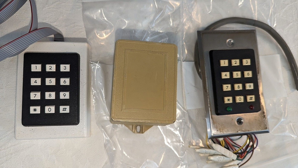 SECURITRON DK-30 DIGITAL ENTRY SYSTEM w MAGNALOCK 62GF-12
