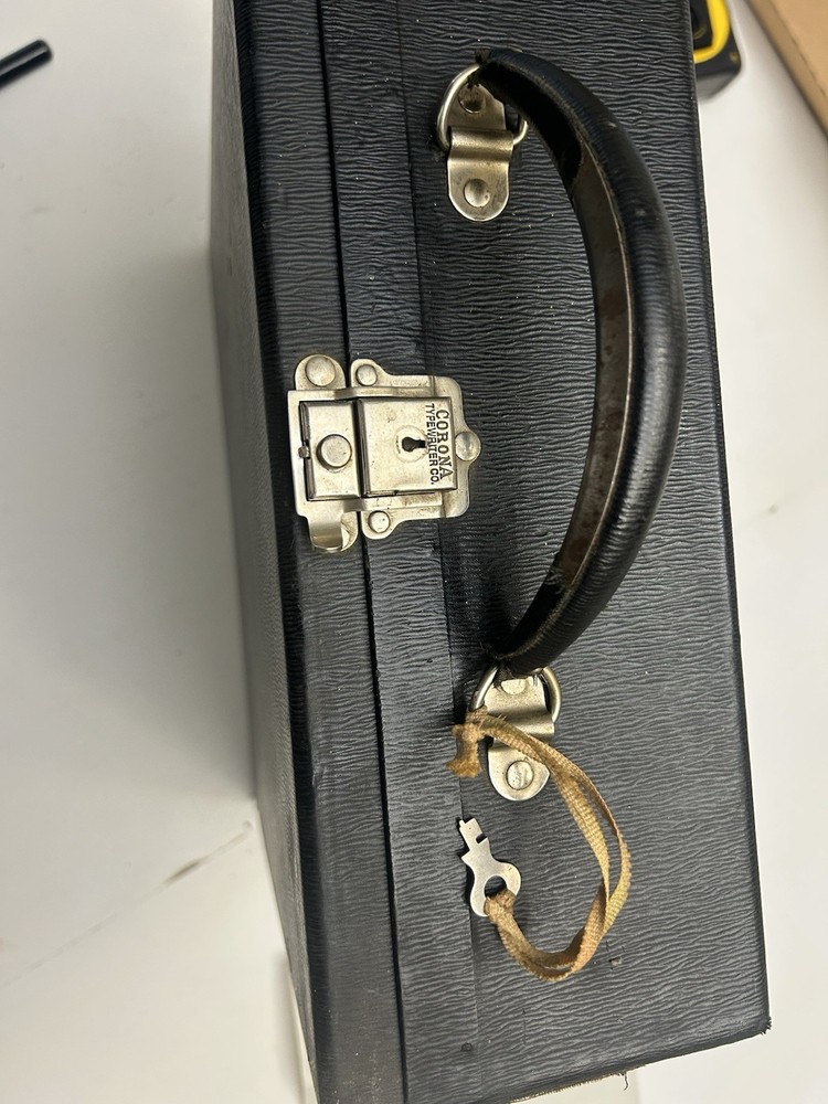 Corona Portable Typewriter Black with Case